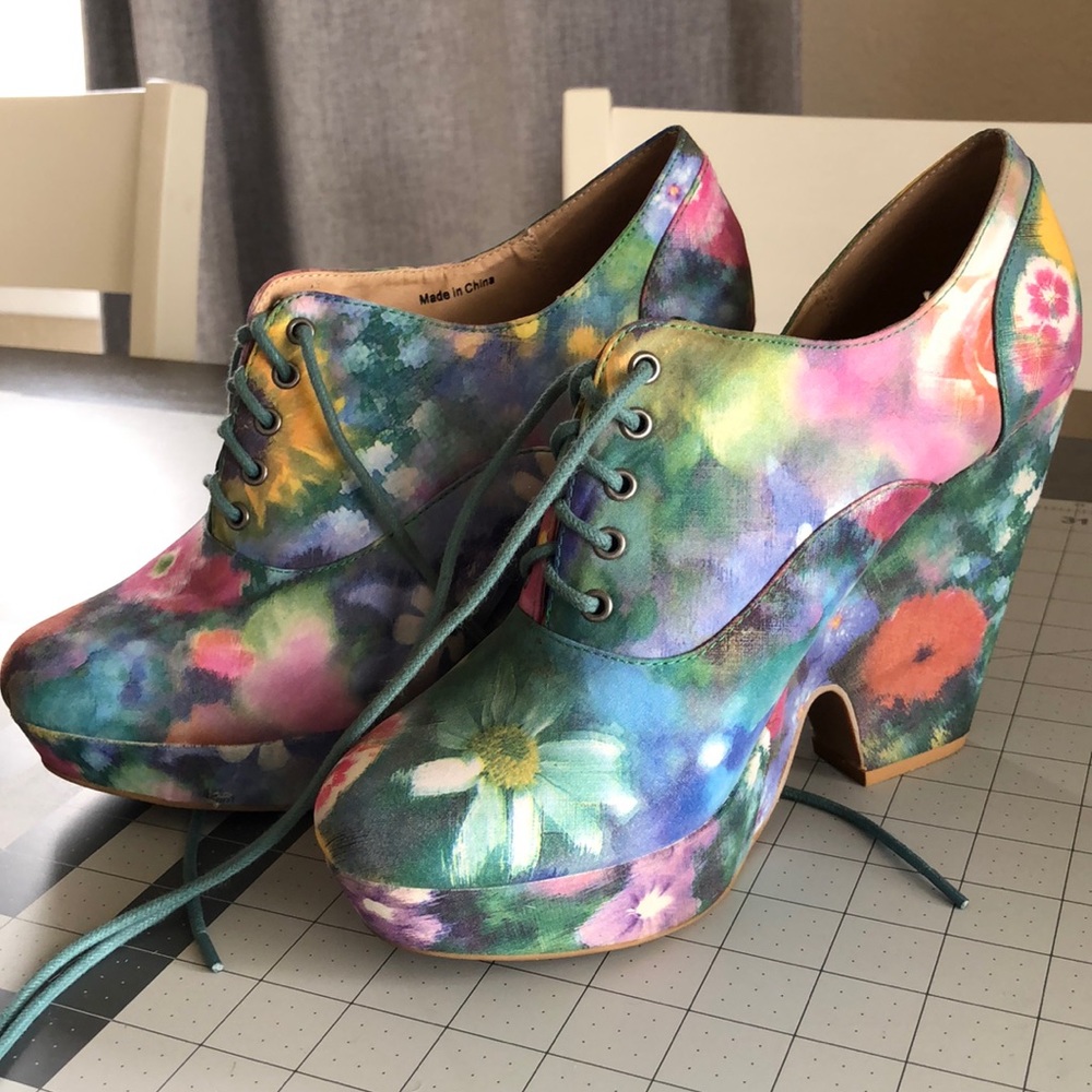 Watercolor flowers Ecote heels size 9